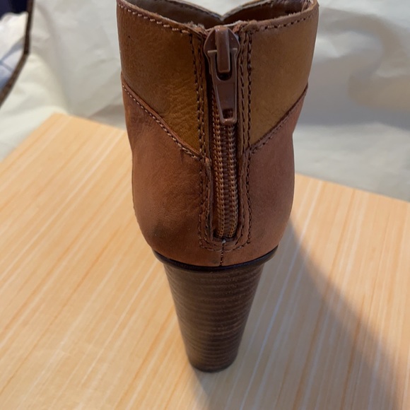 FOSSIL two tone peep toe bootie. - Picture 6 of 6